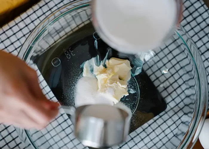 Many home cooks and professional chefs ask this question. Precise measurements are vital for successful recipes. Understanding the conversion between ounces and cups is a common challenge in the kitchen.